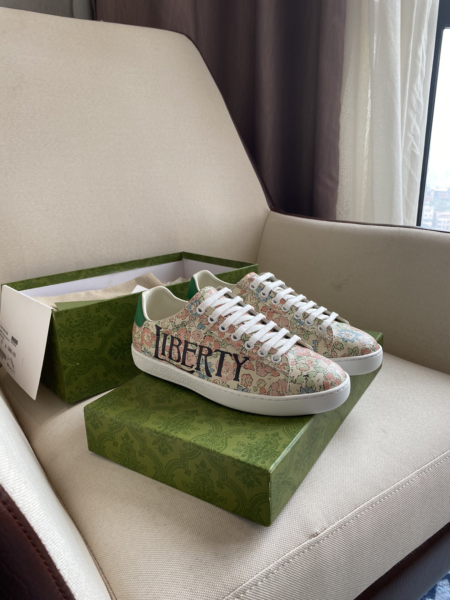 Gucci Women's Ace sneaker with bee sneaker 4 - vstockx