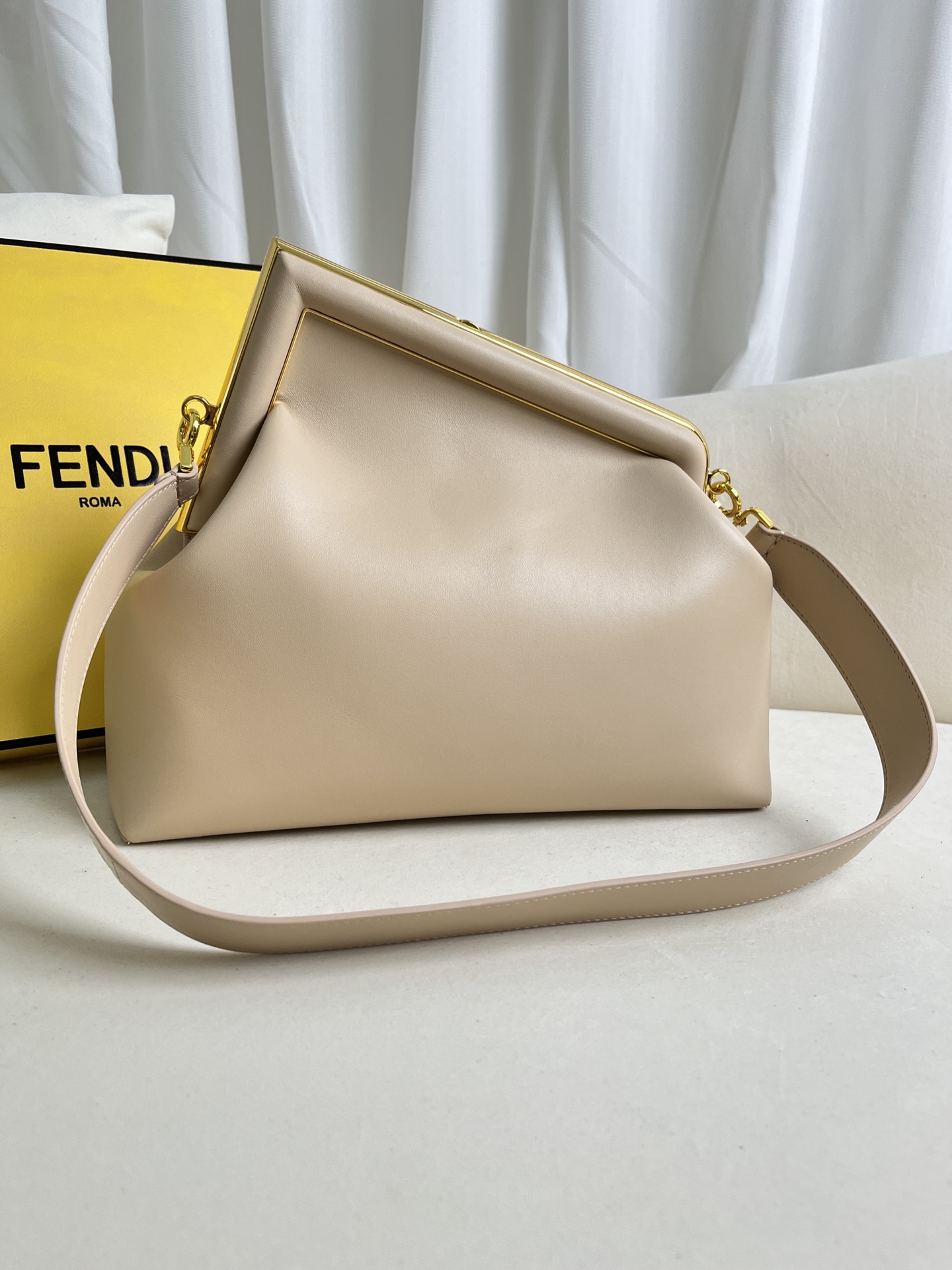 handbags FENDI 209 size:32.5*15*23.5cm - vstockx