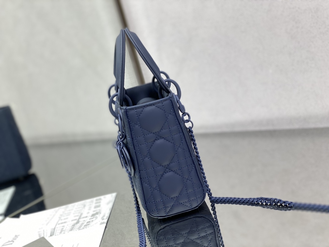 Handbag Dior size 17 cm - vstockx