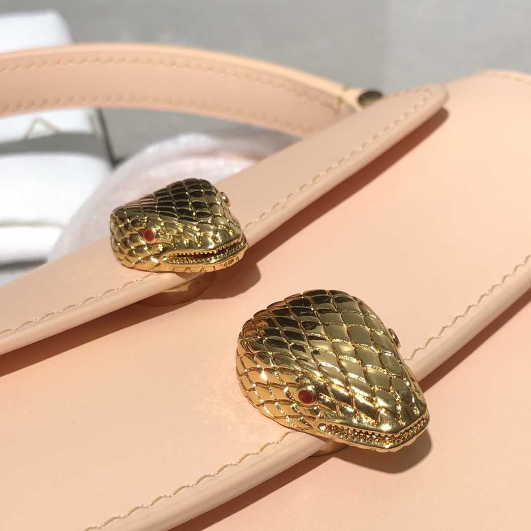 Handbags Bvlgari 288739 size:18.5*13*6.5 cm - vstockx