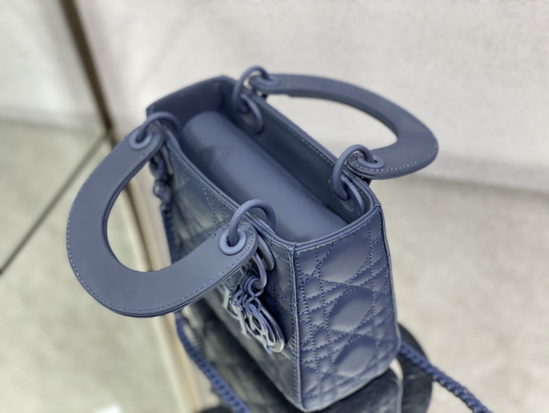 Handbag Dior size 17 cm - vstockx