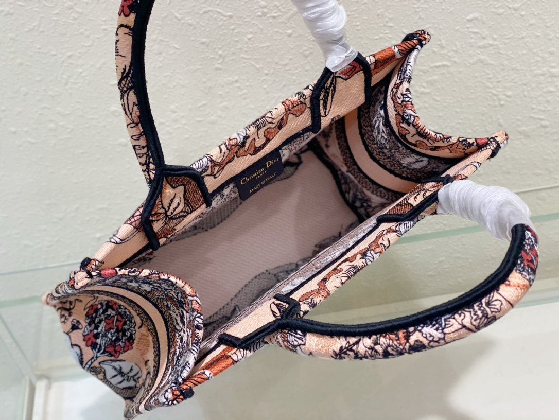 Handbag Dior 8002 size 26.5x 21x 14 cm - vstockx