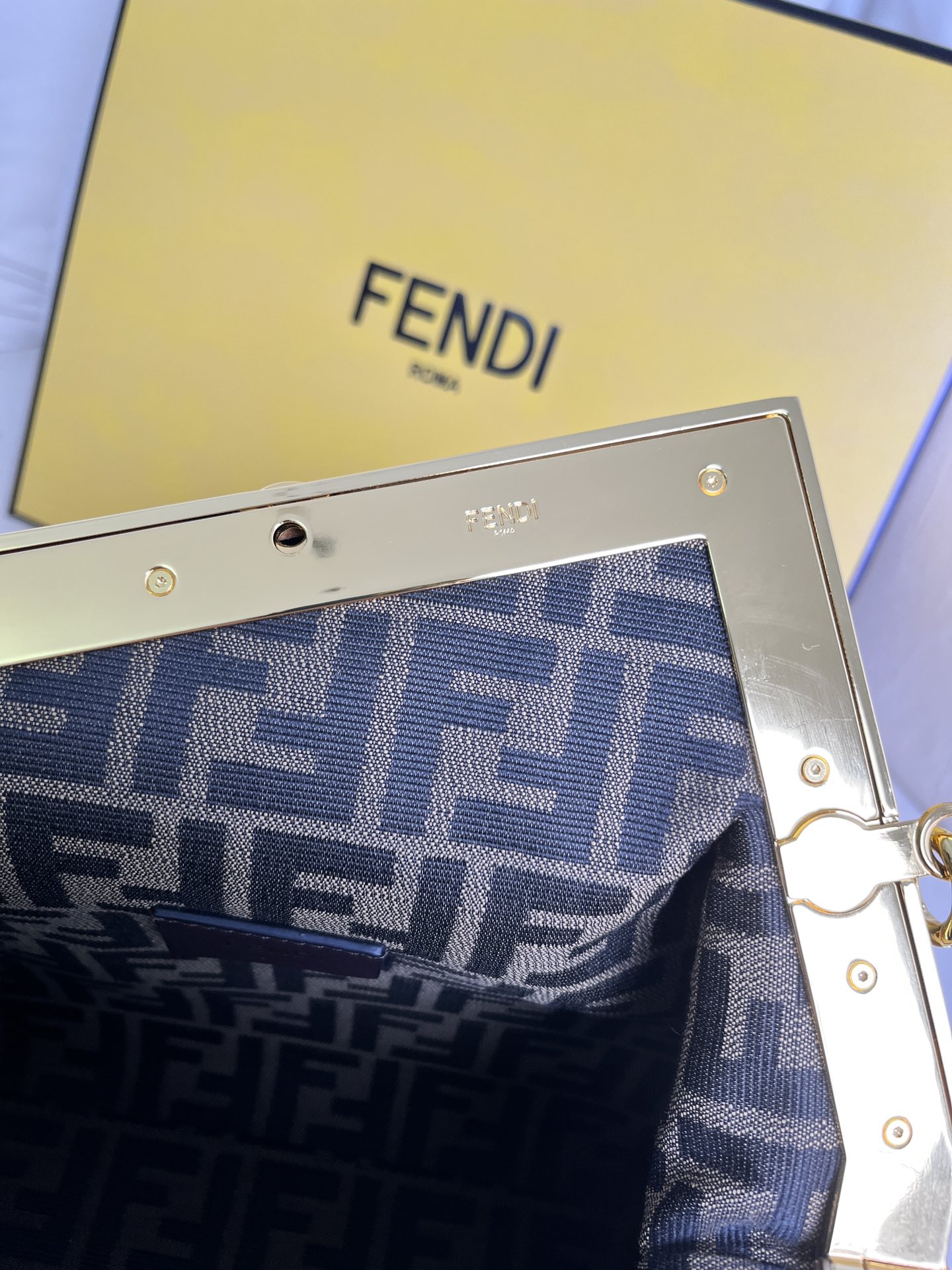 handbags FENDI 209 size:32.5*15*23.5cm - vstockx