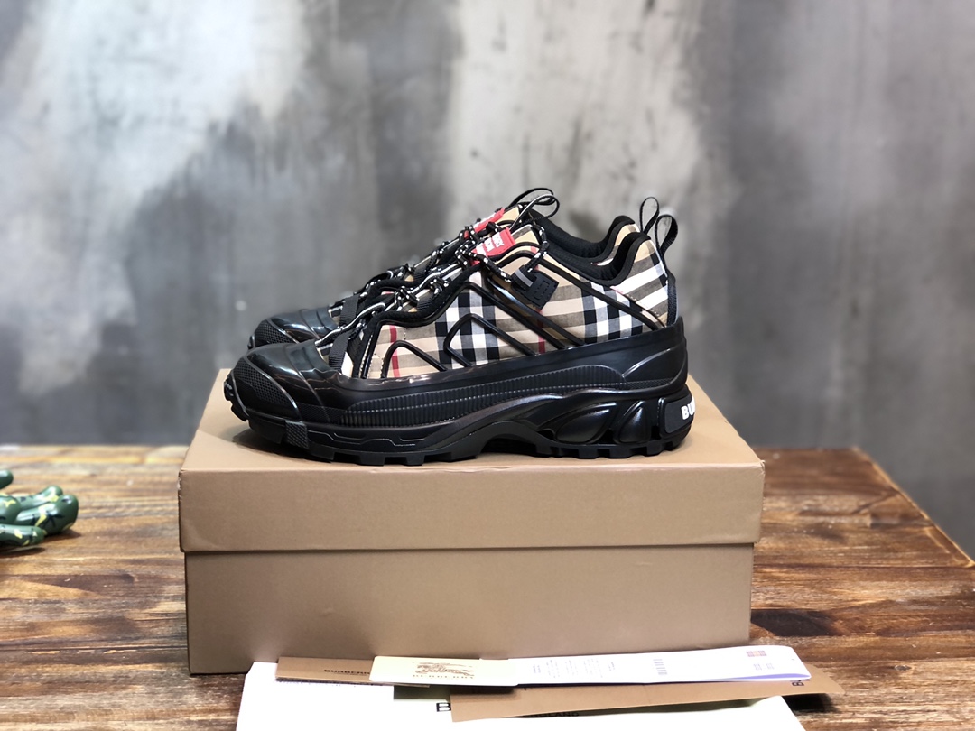 Burberry Arthur Vintage Sneaker 35 - vstockx