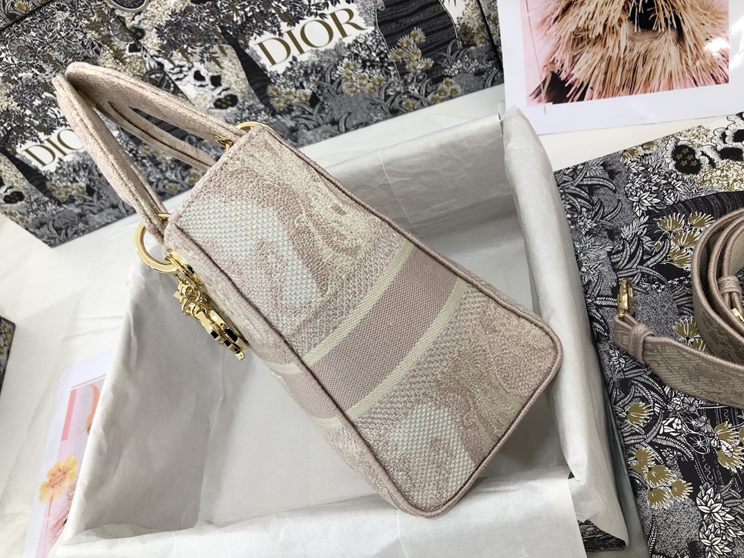 Handbag Dior M0565 size 24 x 20 x 11 cm - vstockx