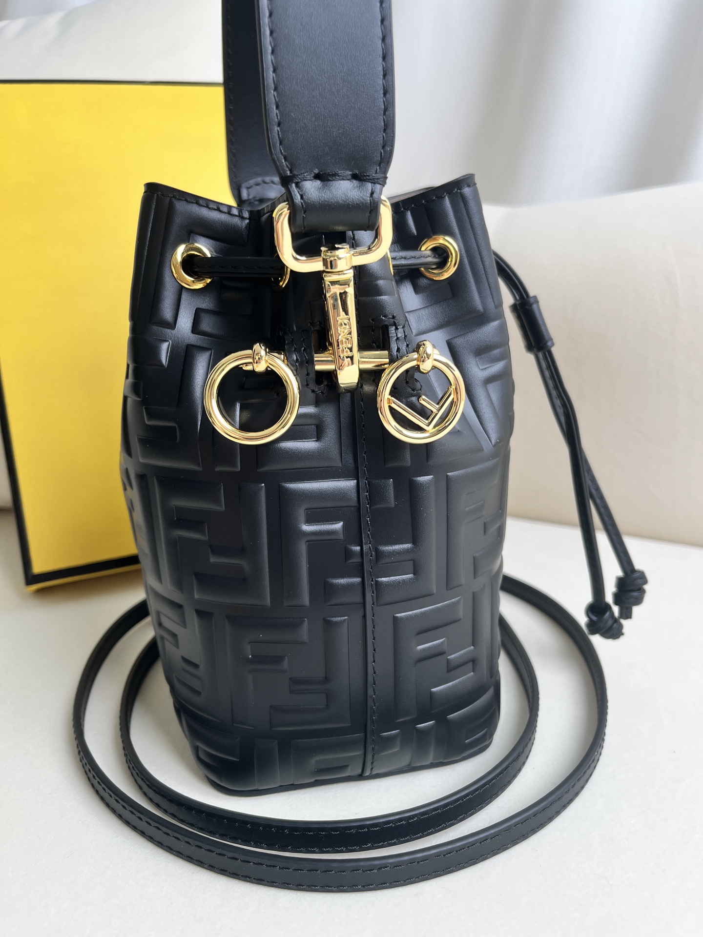 handbags FENDI 226 size:12*18*10cm - vstockx