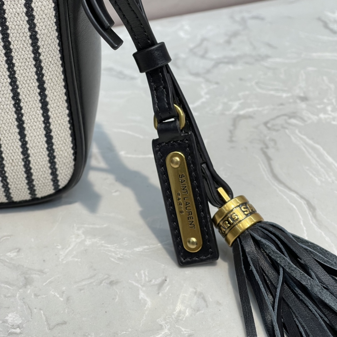 Handbags SAINT LAURENT 520534 size 23x16x6 cm - vstockx