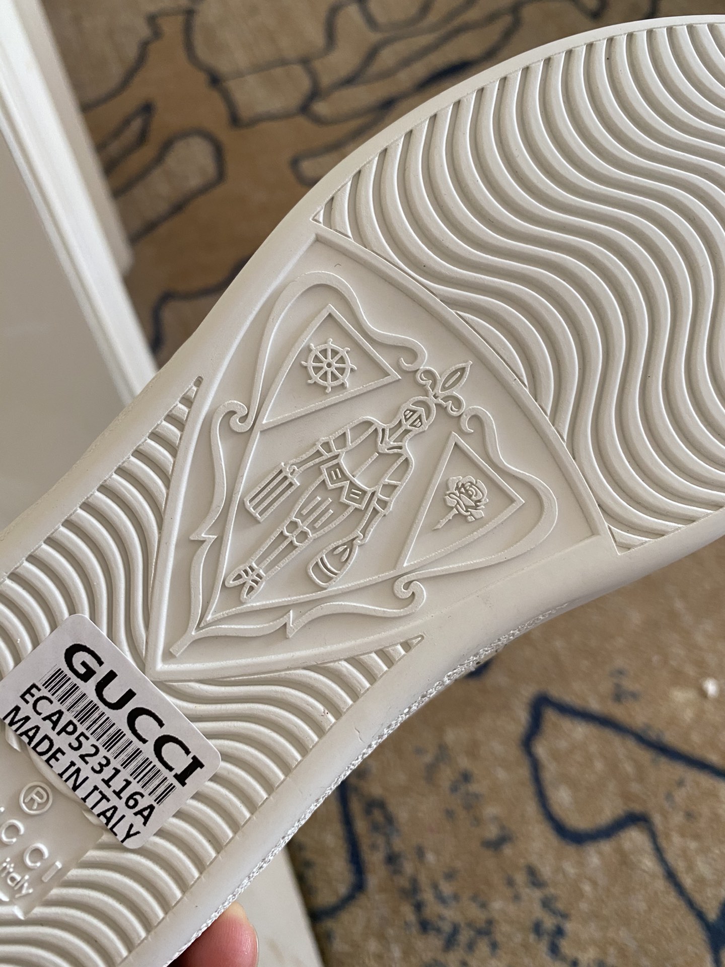 Gucci Women's Ace sneaker with bee sneaker 4 - vstockx