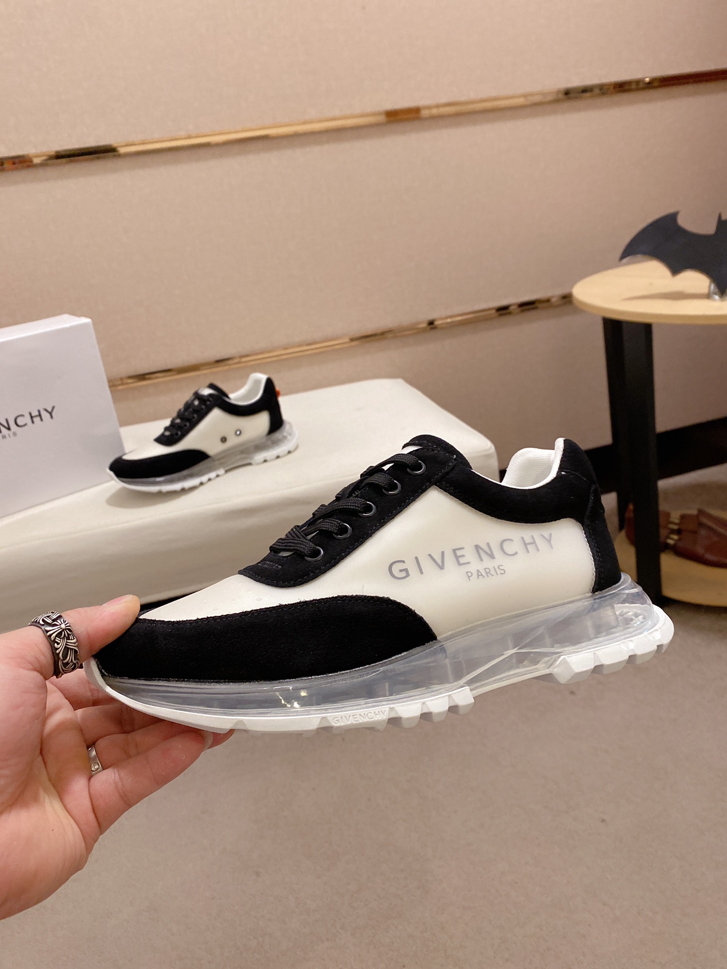 Givenchy Spectre Zip Sneakers 14 - vstockx