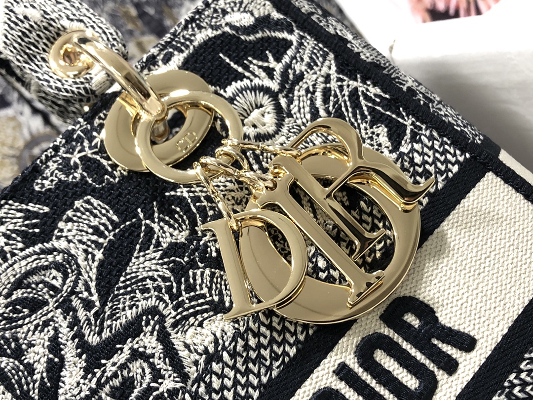 Handbag Dior M0565 size 24 x 20 x 11 cm - vstockx