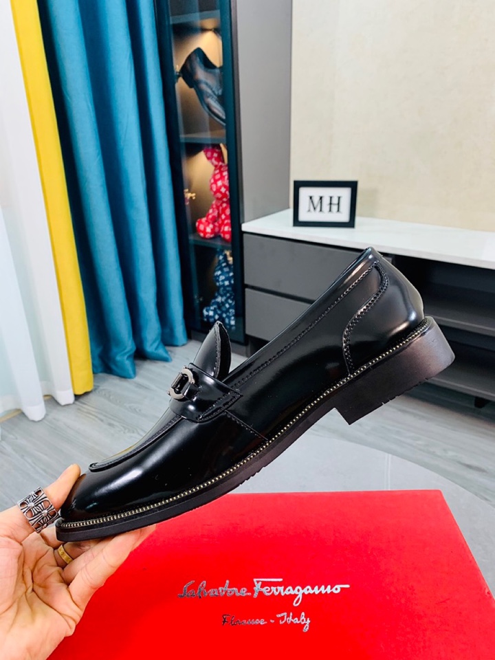 Salvatore Ferragamo Boots 33 - vstockx