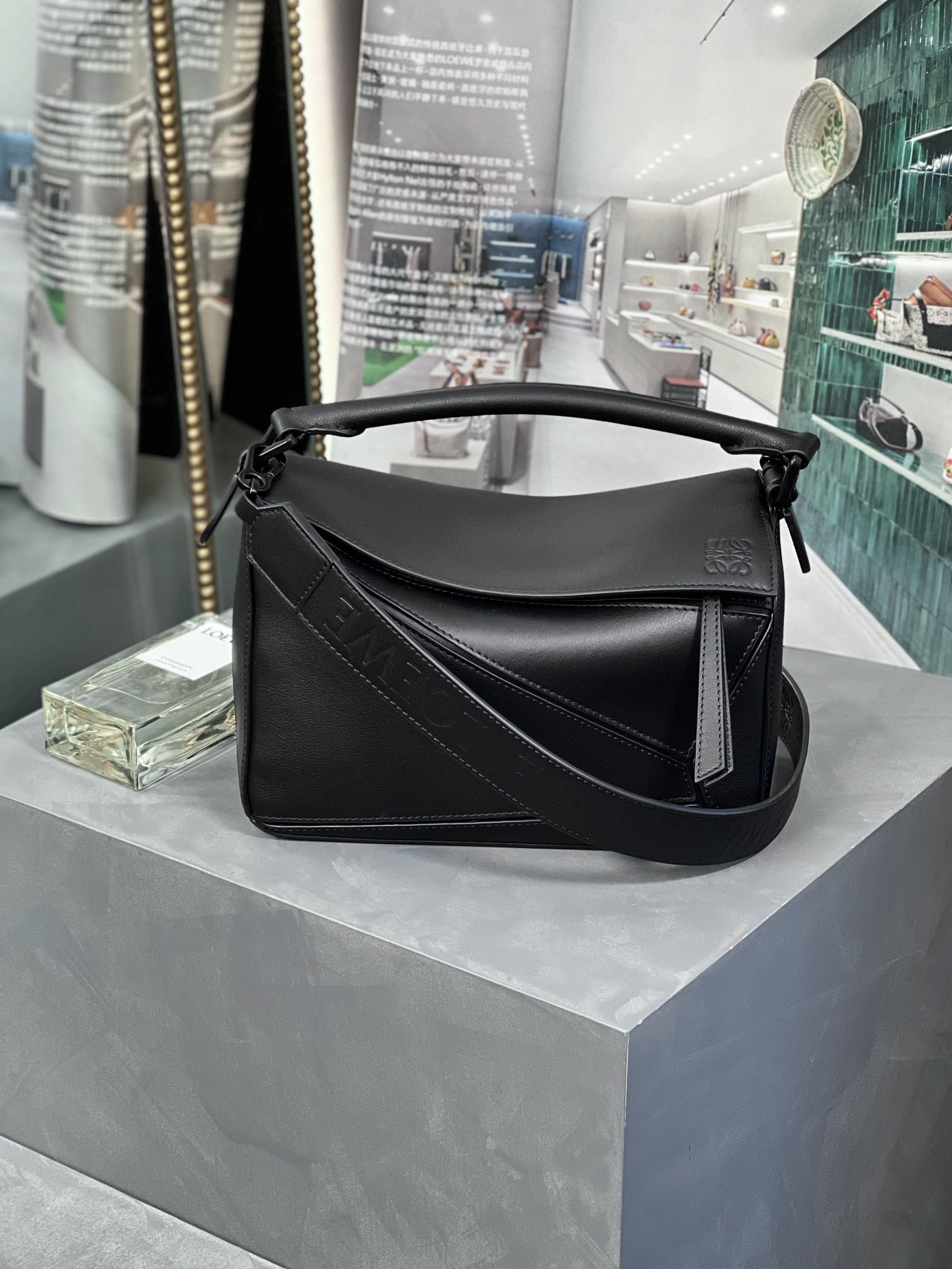 Handbags LOEWE  size:24-16.5-10.5 cm - vstockx