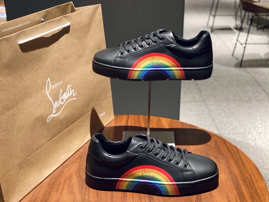 Christian Louboutin Low Top Sneakers 5 - vstockx