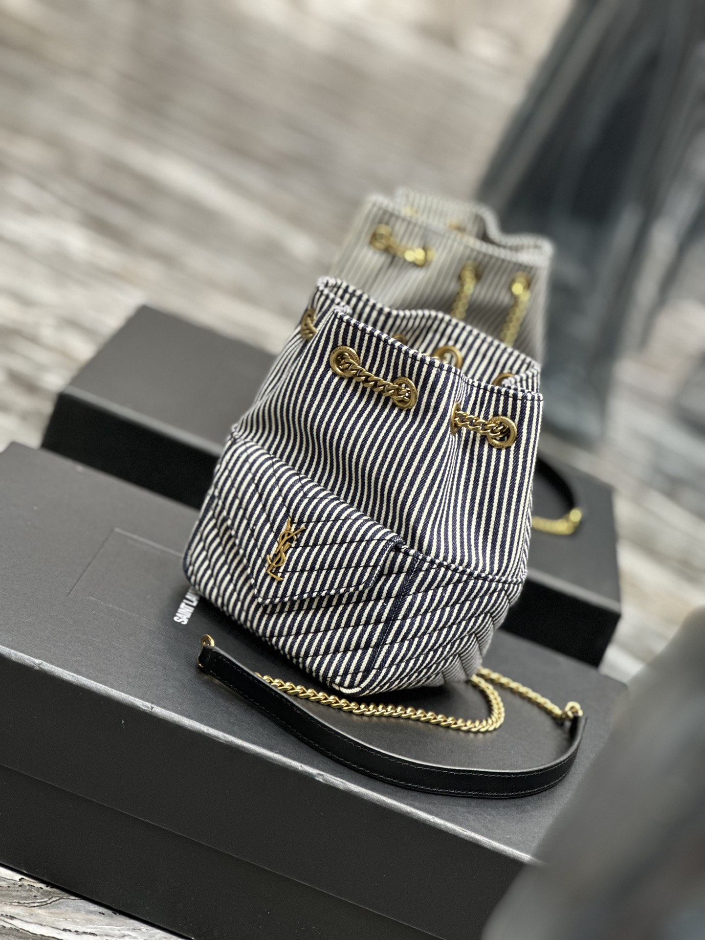 Handbags SAINT LAURENT 631052 size 19x13x13 cm - vstockx