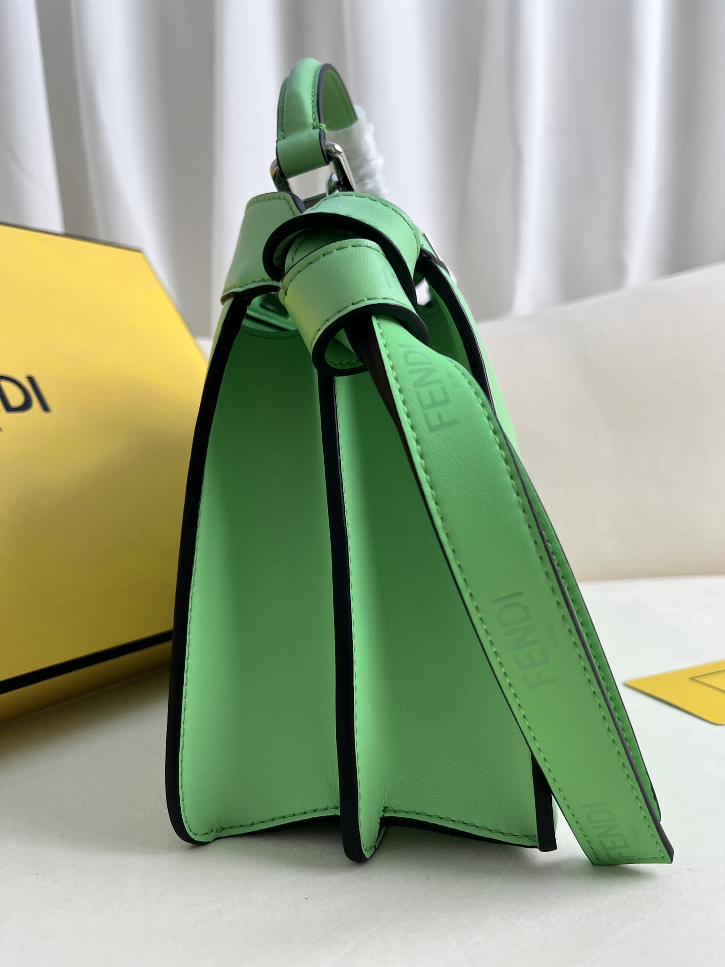 handbags FENDI 210 size:27*11*20cm - vstockx