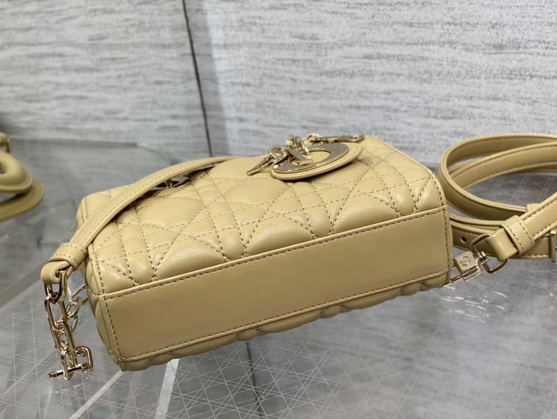 Handbags Dior 9230 size  16*5.5*10 cm - vstockx