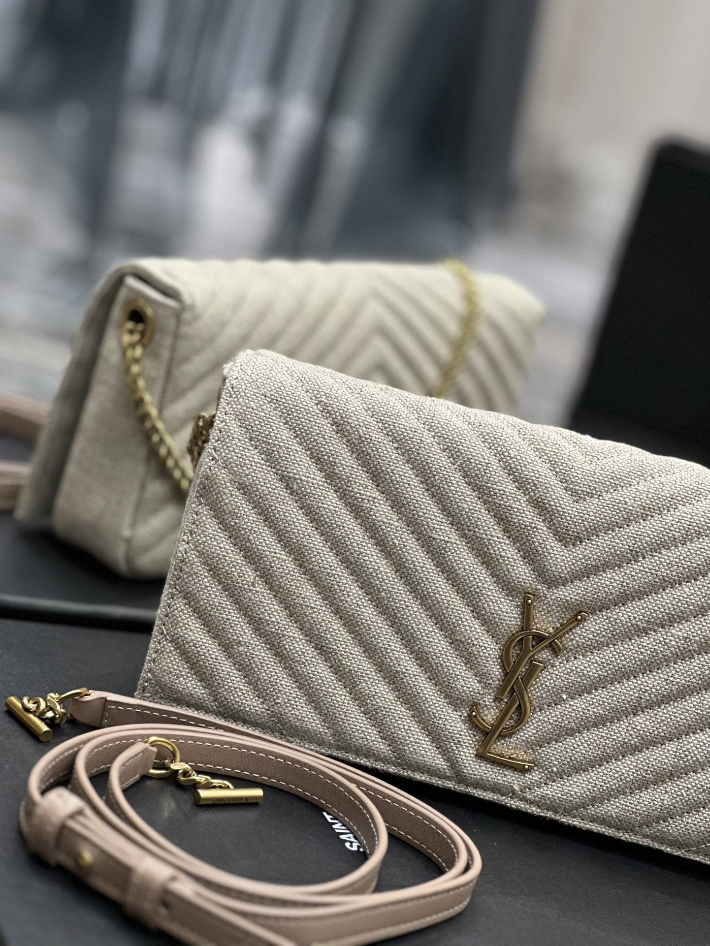 Handbags SAINT LAURENT 604276 size 26x13.5x4.5 cm - vstockx