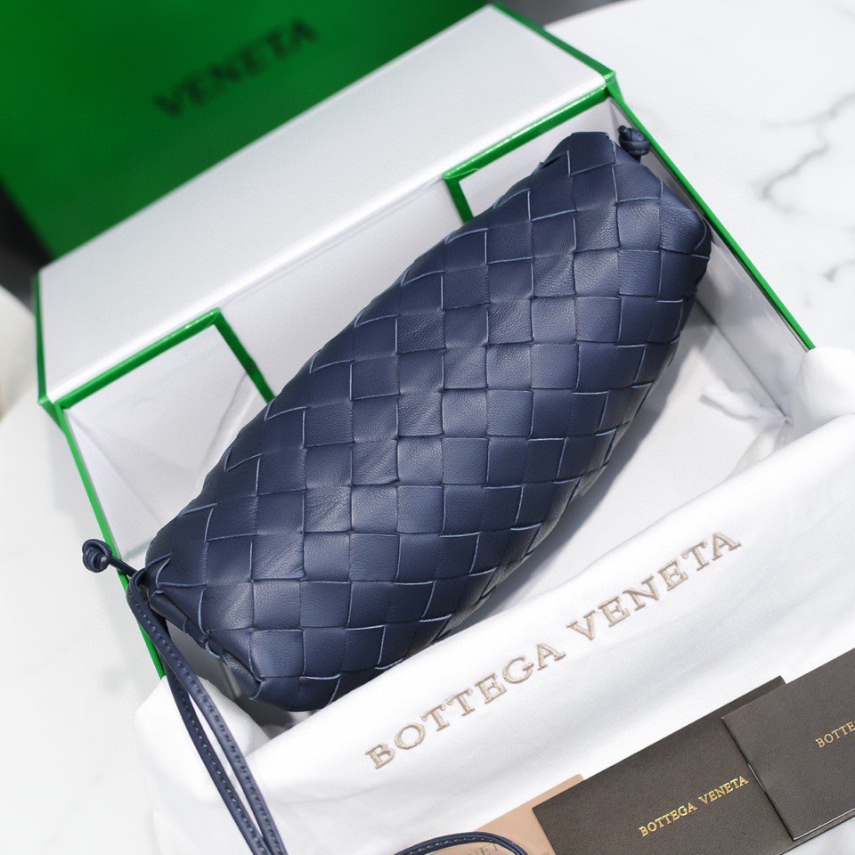 handbags Bottega Veneta The pouch size:23*13*8 - vstockx
