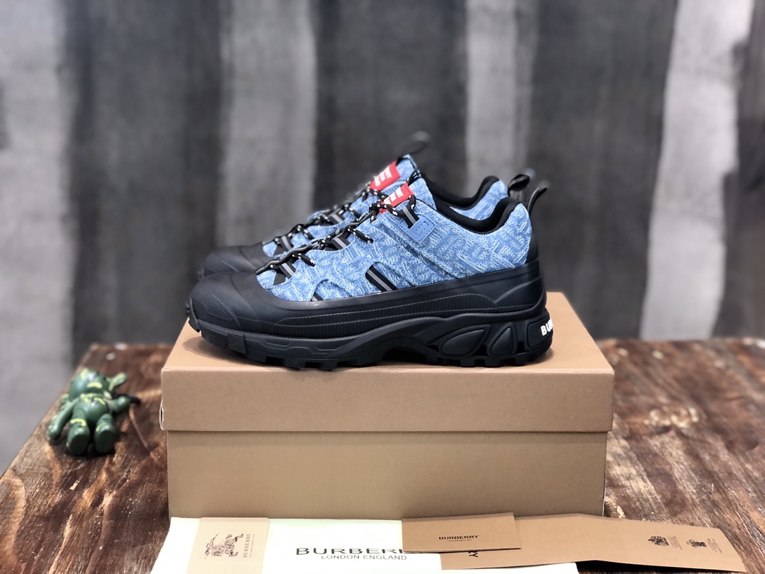 Burberry Arthur Vintage Sneaker 36 - vstockx