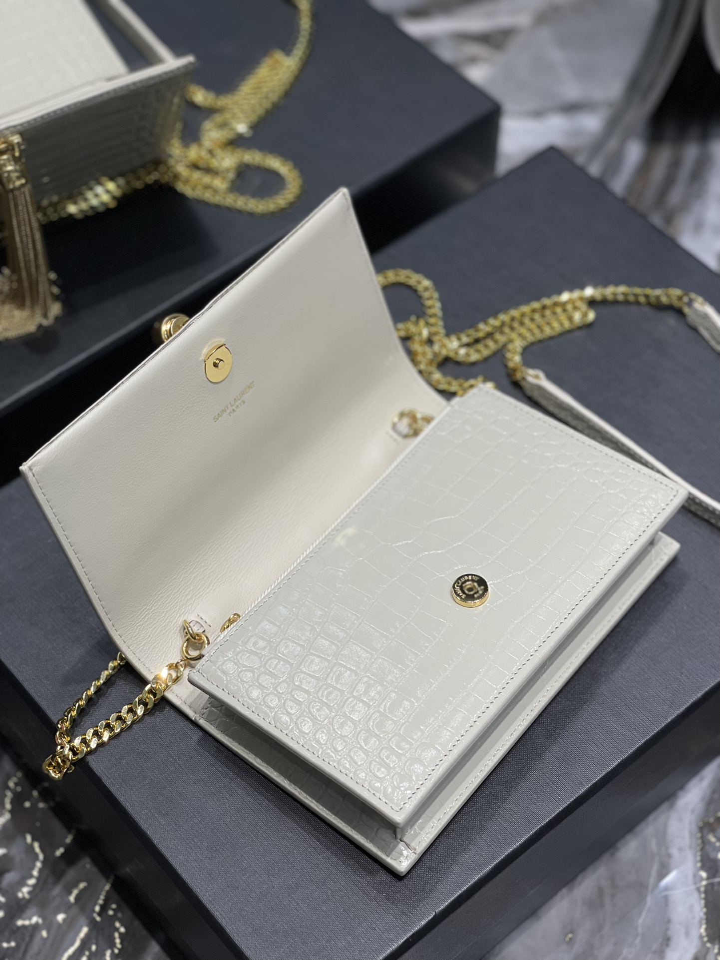 Handbags SAINT LAURENT 452159 size 19x12.5x4 cm - vstockx