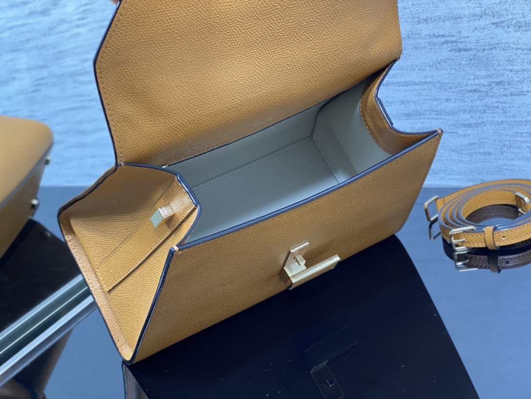 Handbag VALEXTRA size ** - vstockx