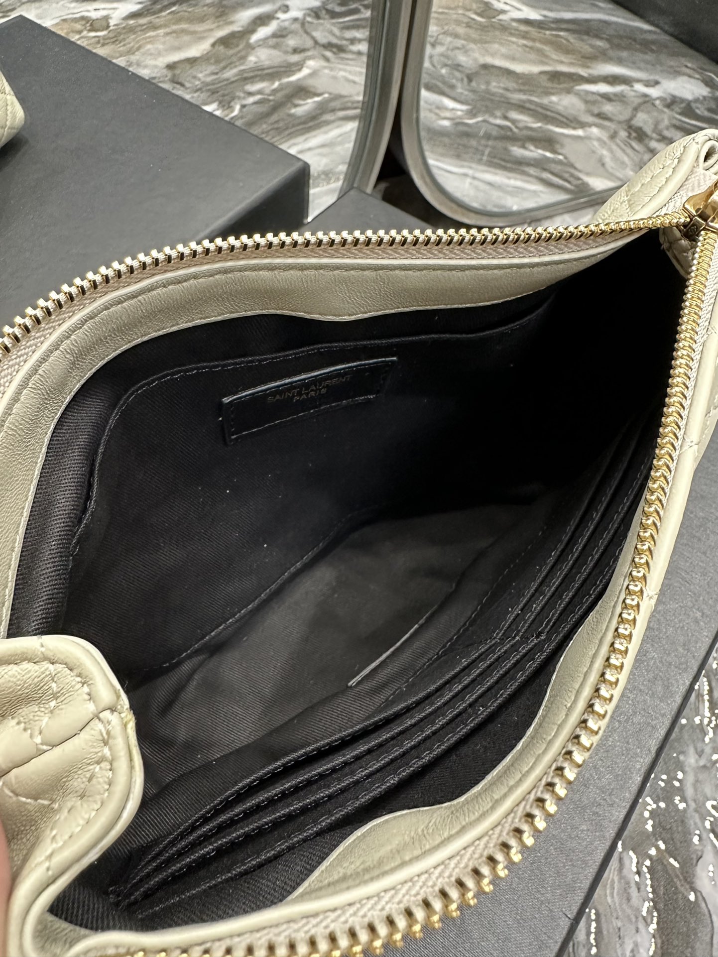 Handbags SAINT LAURENT 733955 size 23  17  5 cm - vstockx