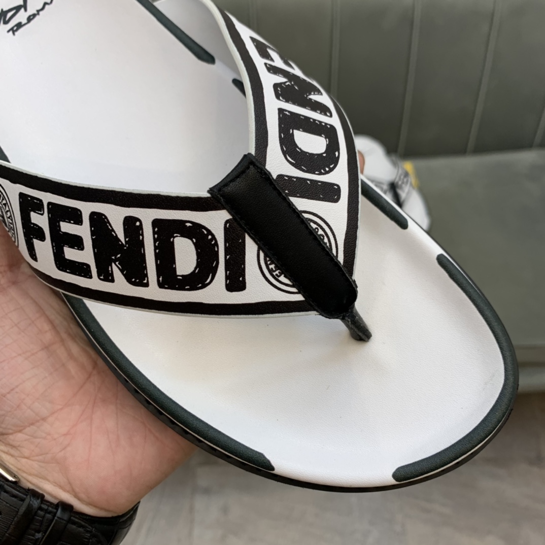 Fendi Slides 11 - vstockx