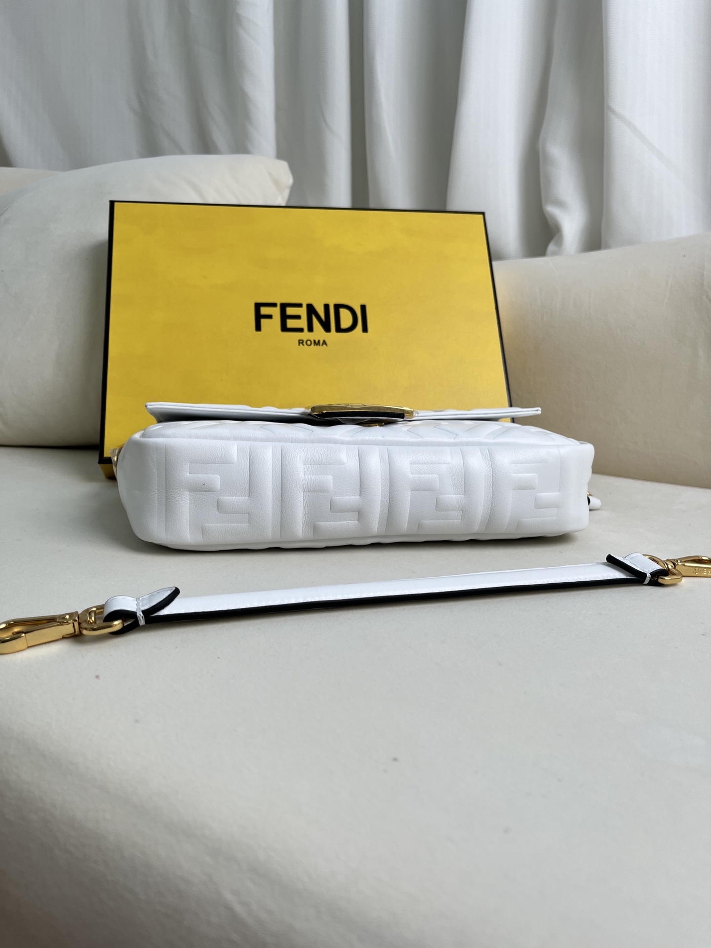 handbags FENDI 211 size:27*15*6cm - vstockx