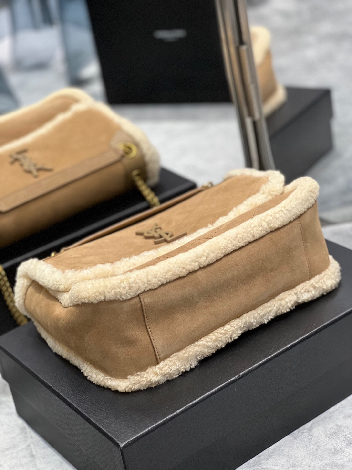 Handbags SAINT LAURENT 498894 size 28  20  8.5 cm - vstockx