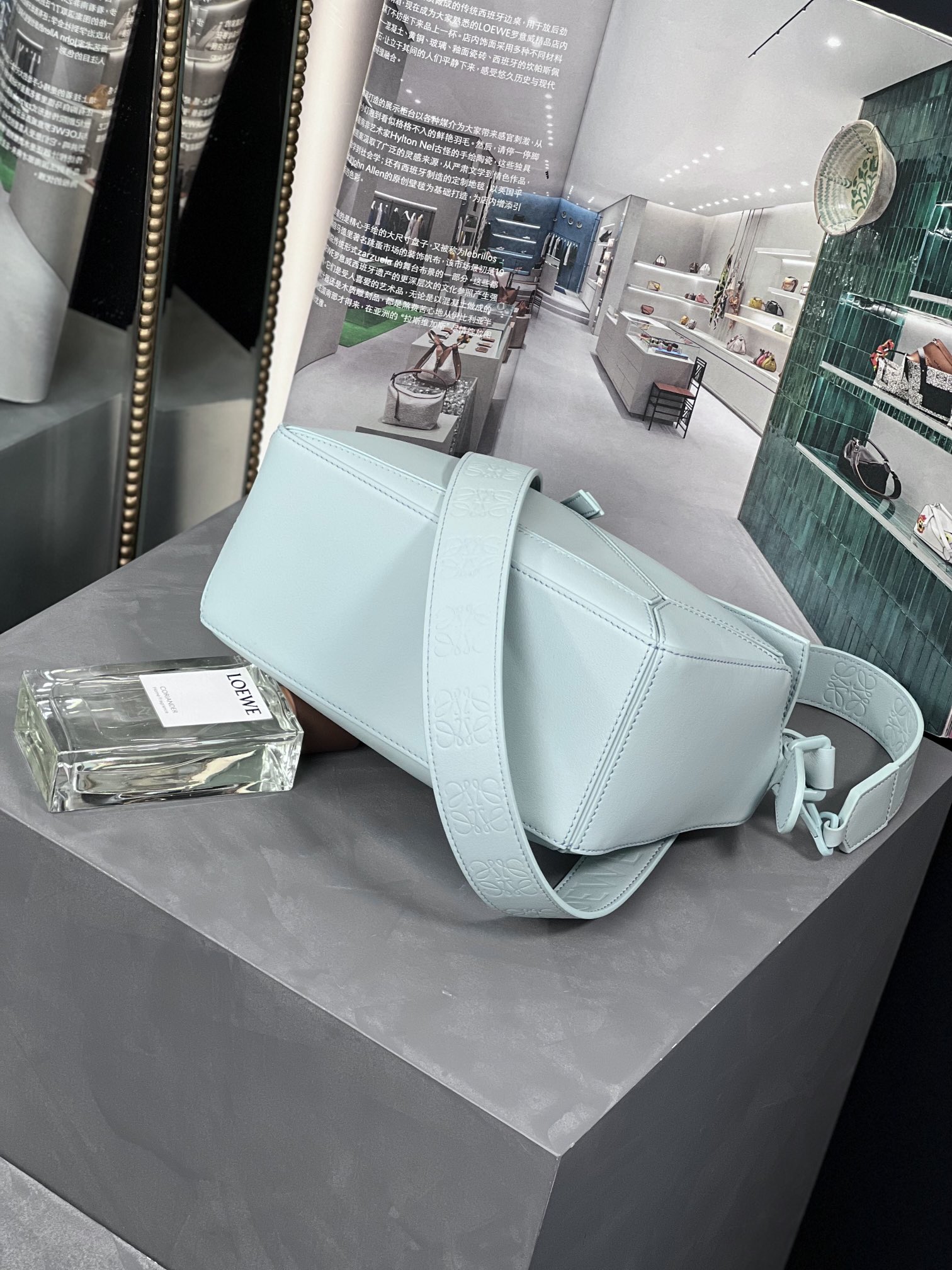 Handbags LOEWE  size:24-16.5-10.5 cm - vstockx