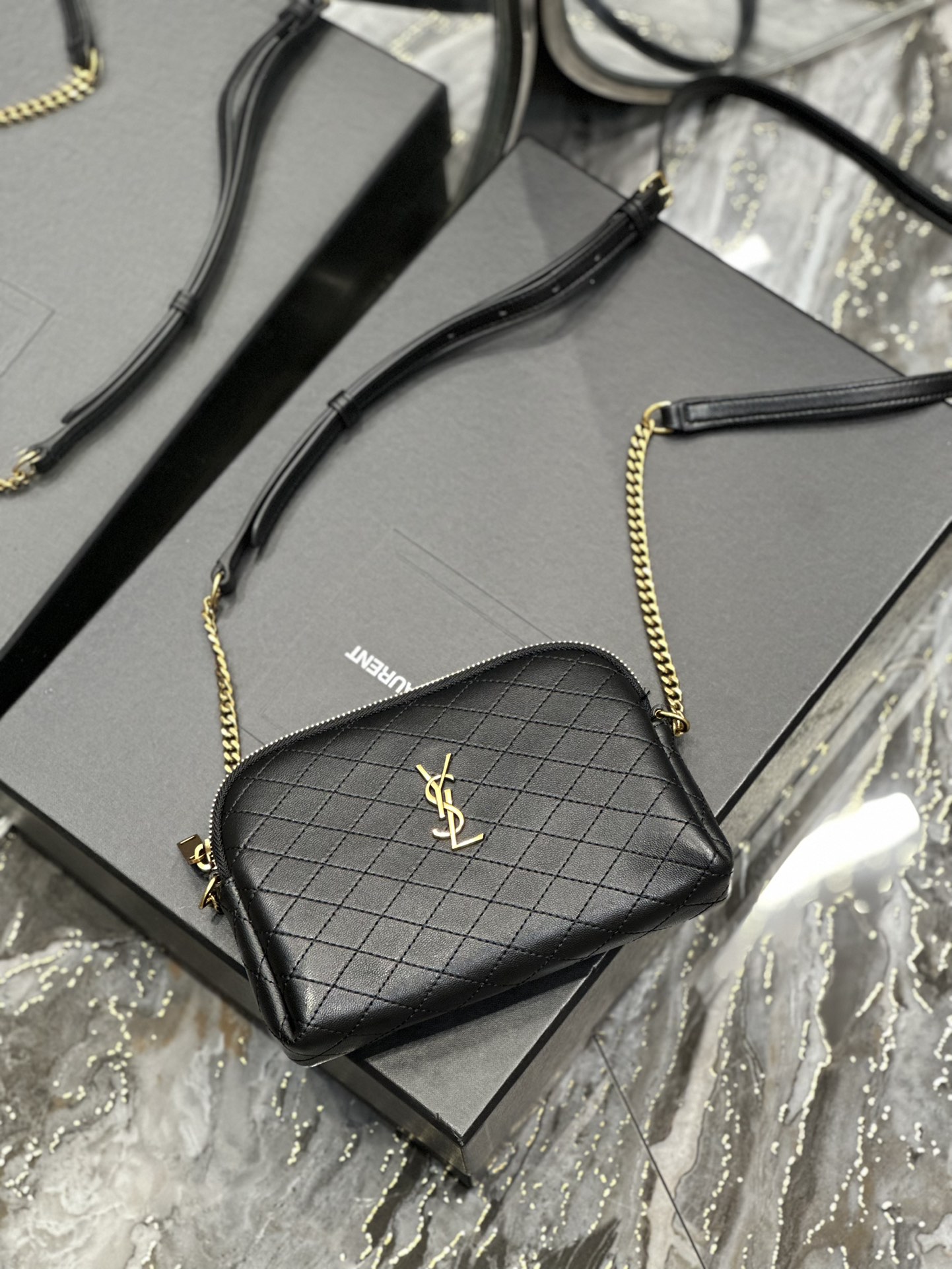 Handbags SAINT LAURENT 733667 size 19x12.5x4 cm - vstockx