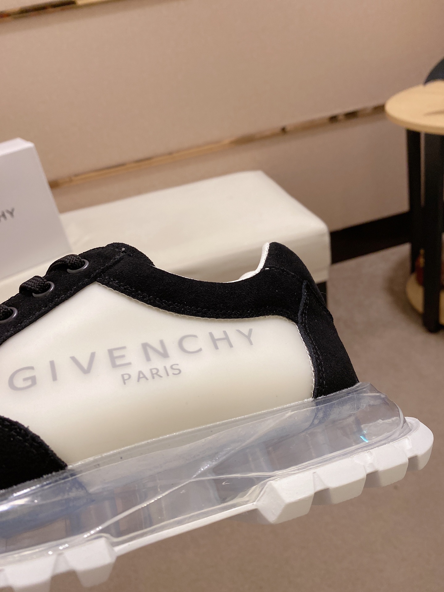 Givenchy Spectre Zip Sneakers 14 - vstockx