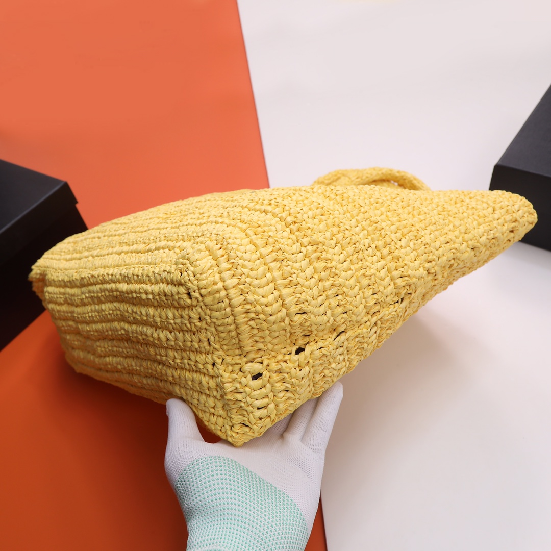 Handbags SAINT LAURENT 688864 size 38  35  14.5 cm - vstockx