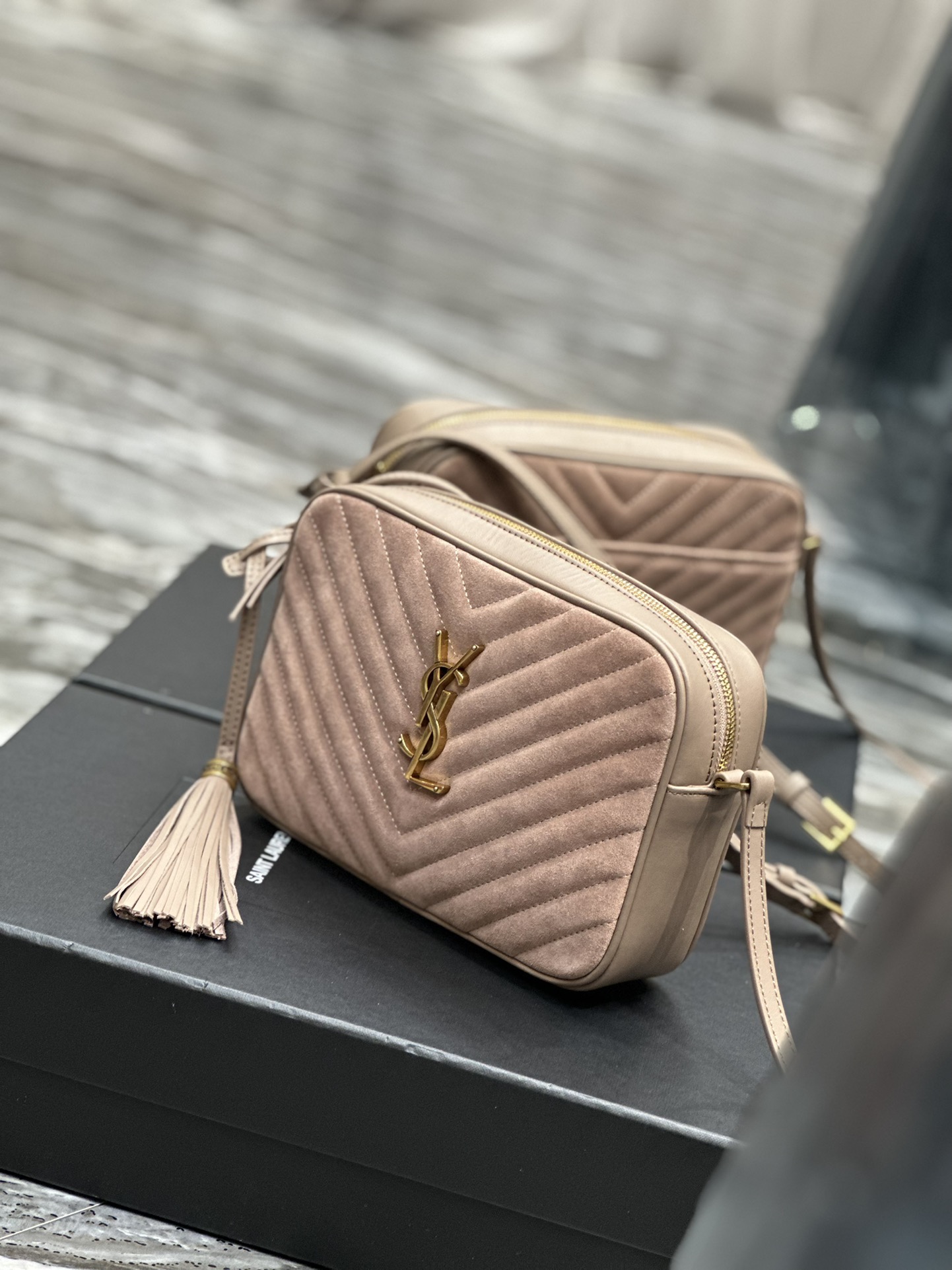 Handbags SAINT LAURENT 520534 size 23x16x6 cm - vstockx