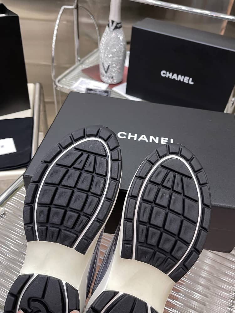 Chanel Wmns CC Logo Sneaker 'White Black' - vstockx