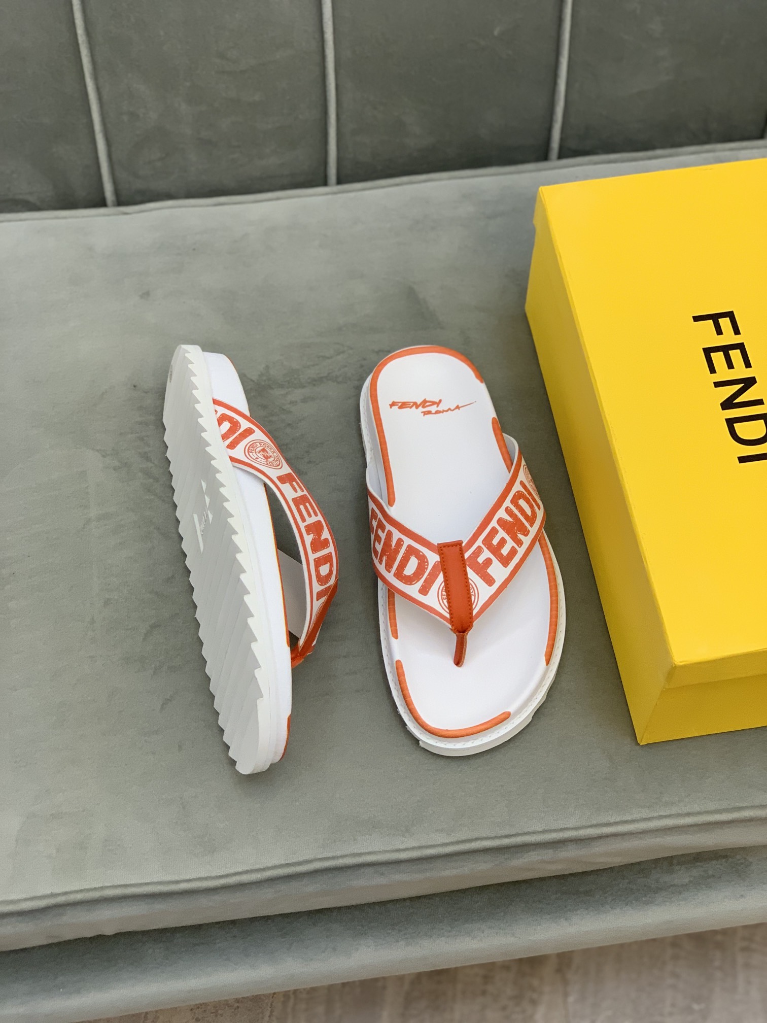 Fendi Slides 14 - vstockx