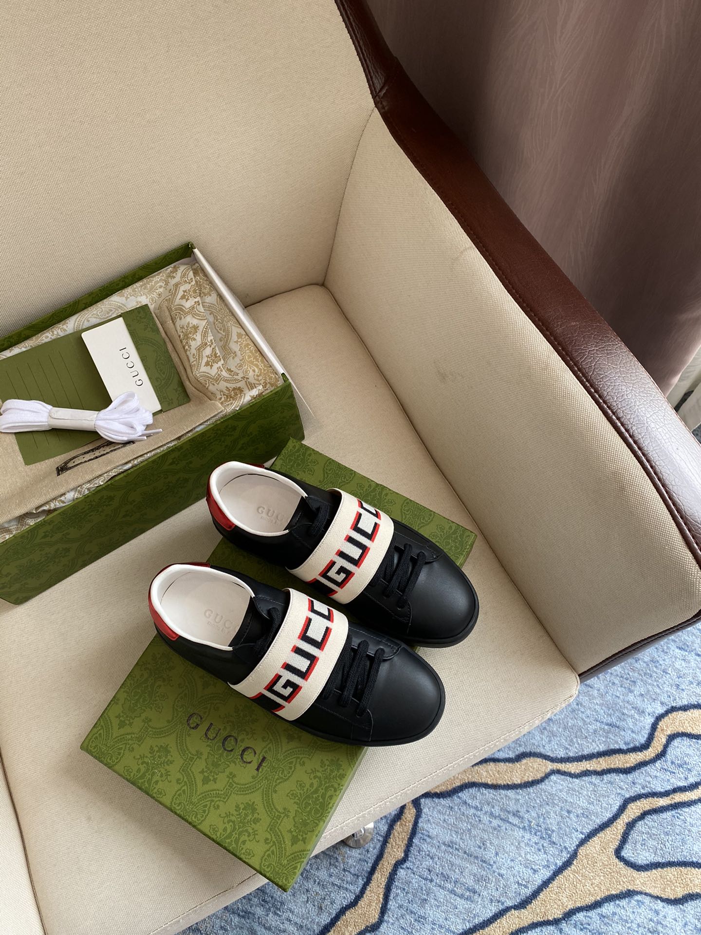 Gucci Women's Ace sneaker with bee sneaker 4 - vstockx