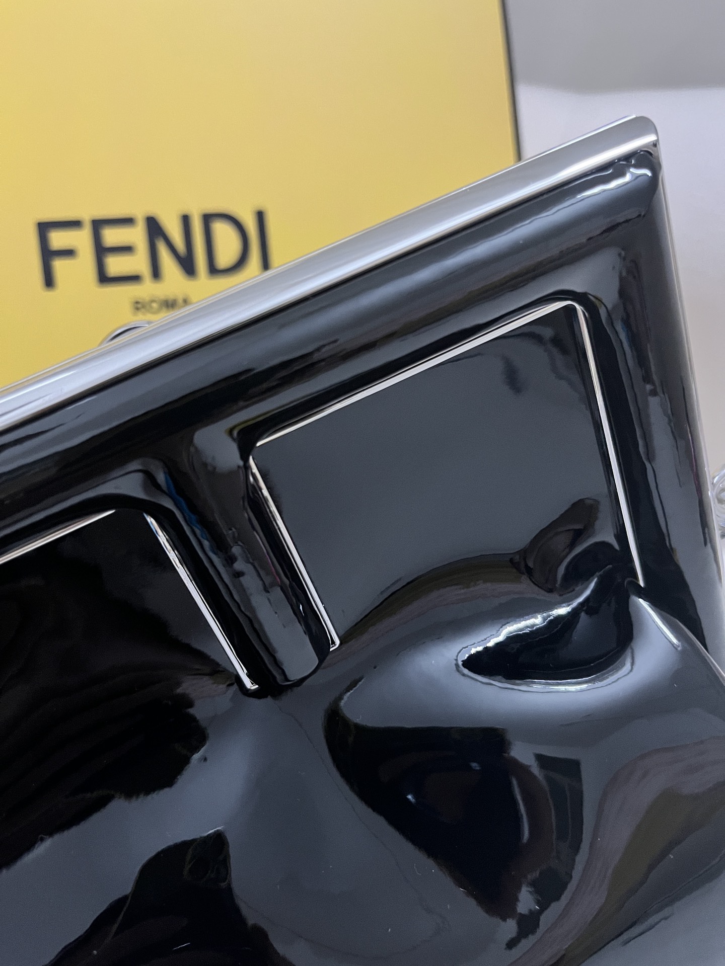 handbags FENDI 129 size:26 - vstockx