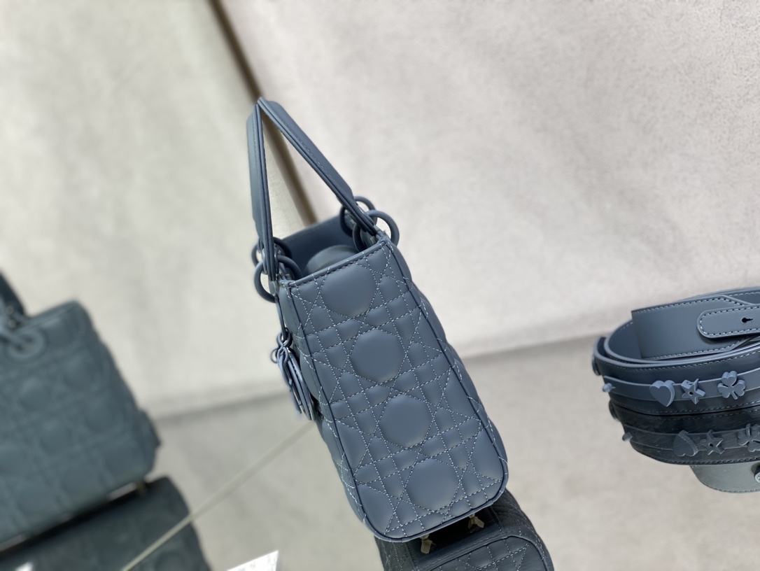 Handbag Dior size 20 cm - vstockx