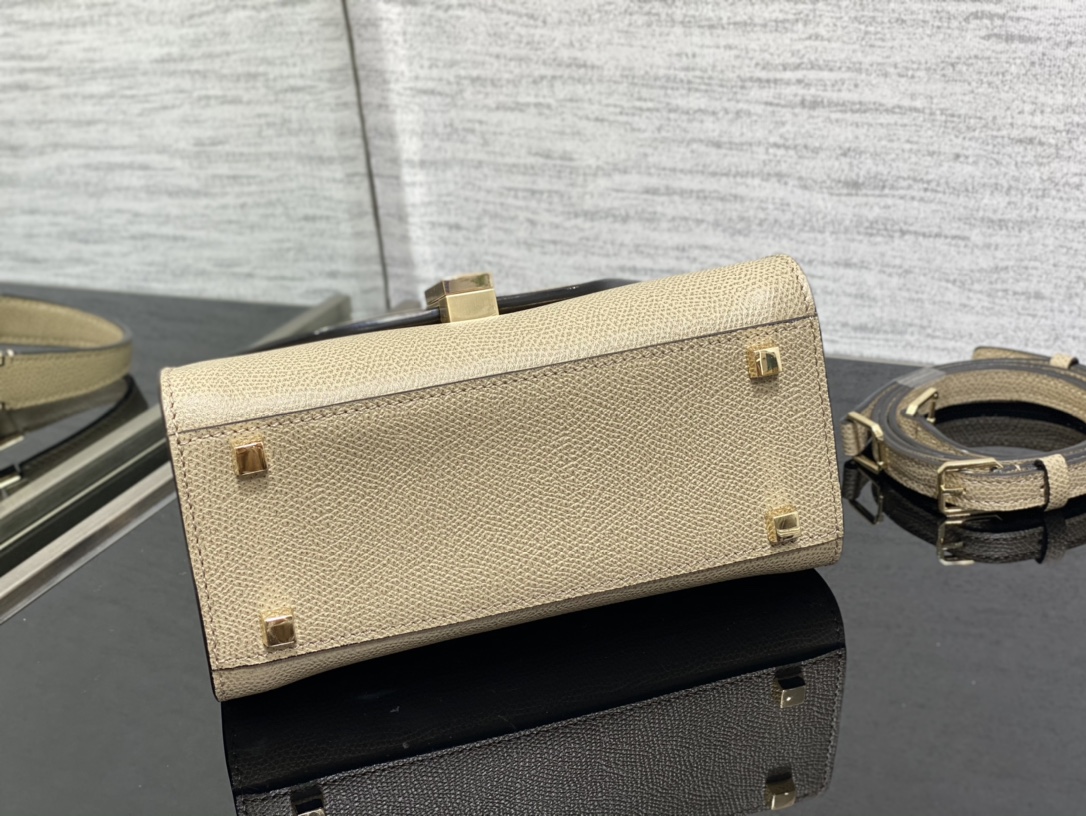 Handbag VALEXTRA size '**' - vstockx