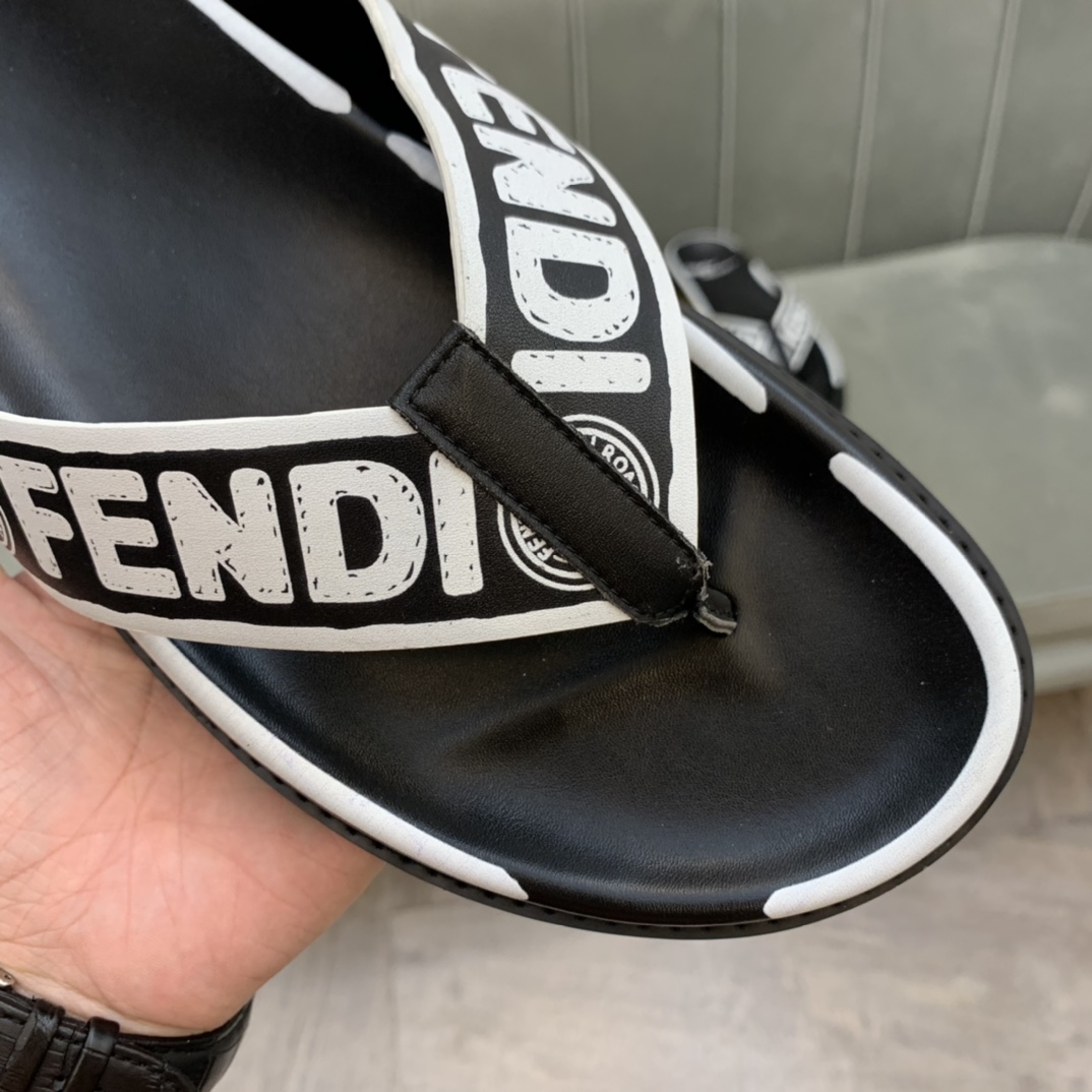 Fendi Slides 5 - vstockx