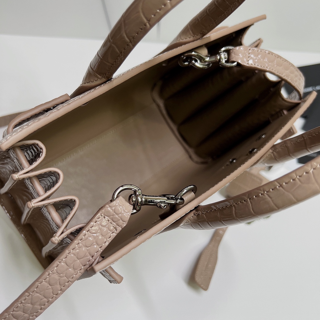 Handbags SAINT LAURENT 392035 size 21*15*10 cm - vstockx