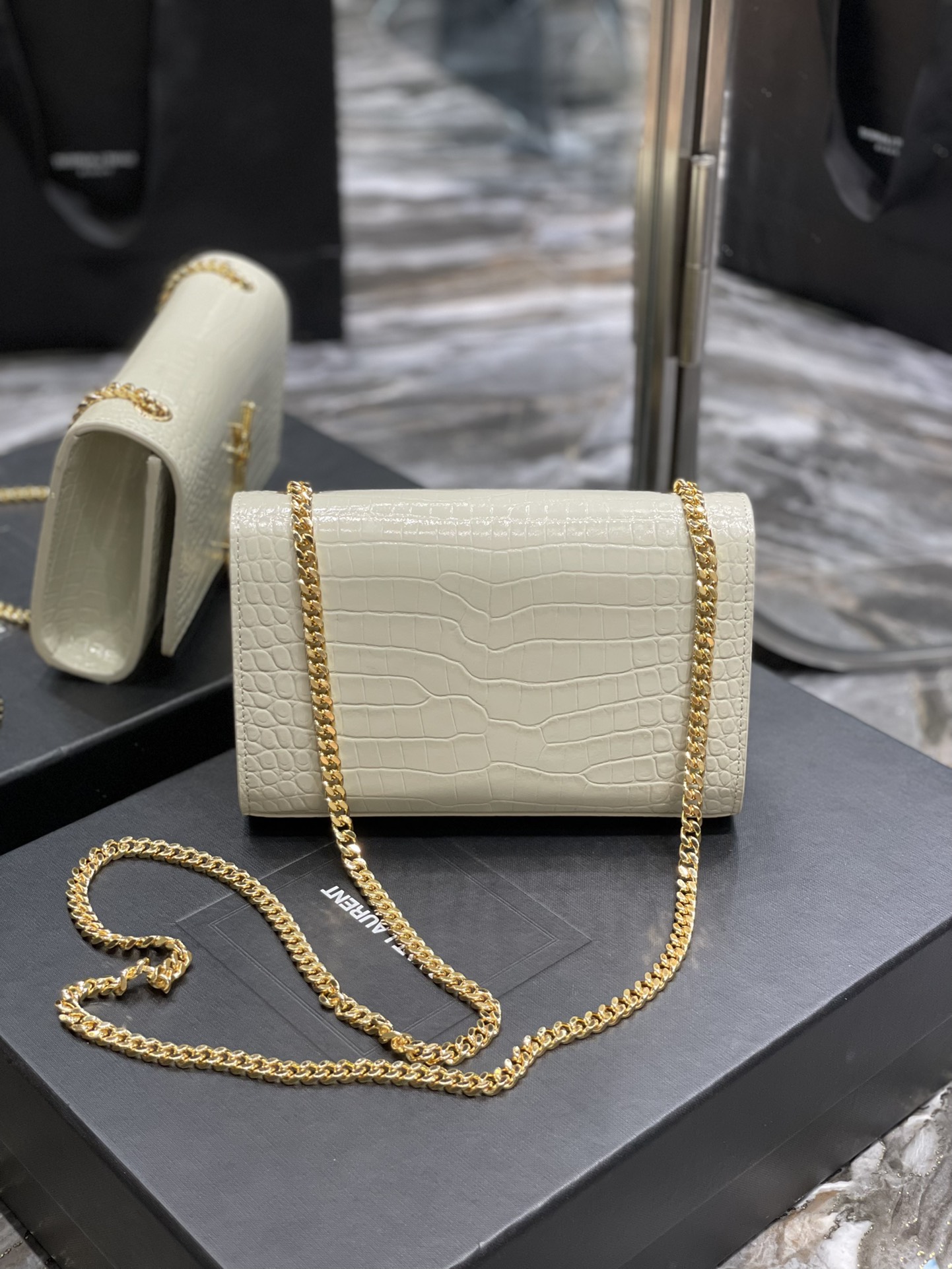 Handbags SAINT LAURENT 469390 size 20x13.5x5.5 cm - vstockx