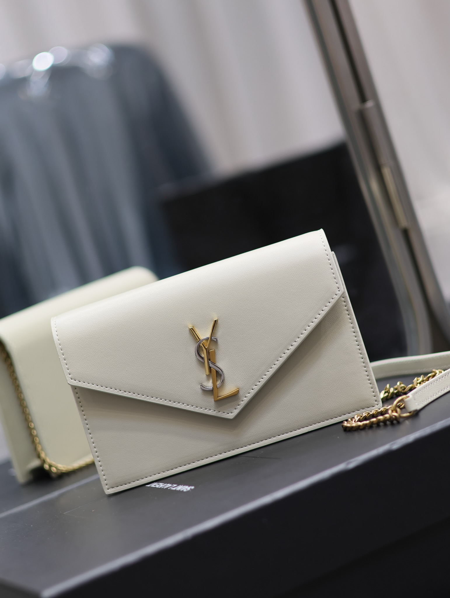 Handbags SAINT LAURENT 393953 size 19x11.5x4 cm - vstockx