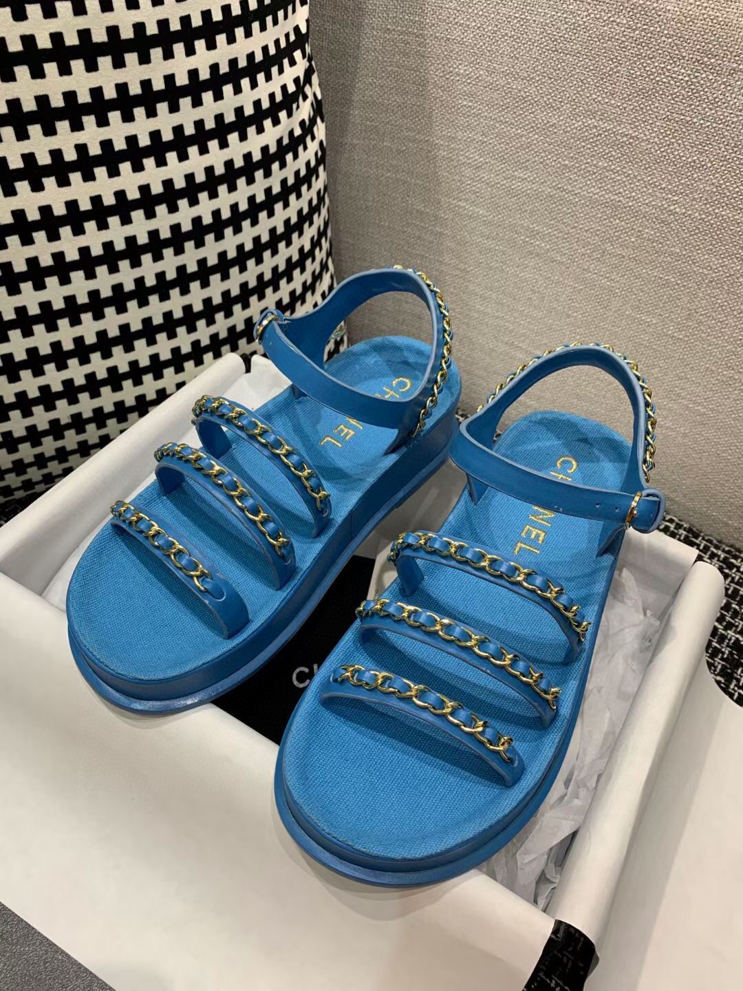 Chanel Slides 15 - vstockx