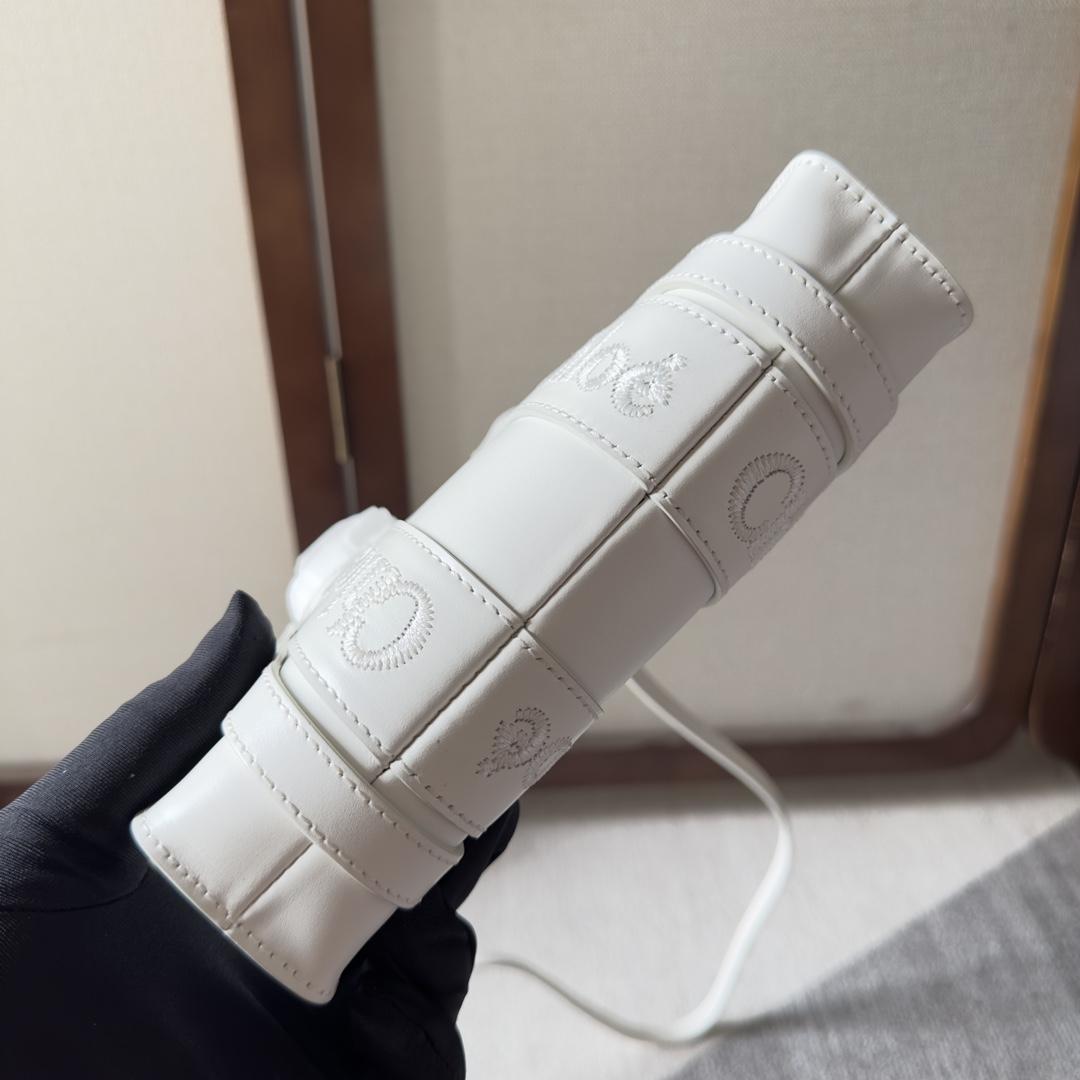 Handbags Chloe Woody 20*14*6 cm - vstockx