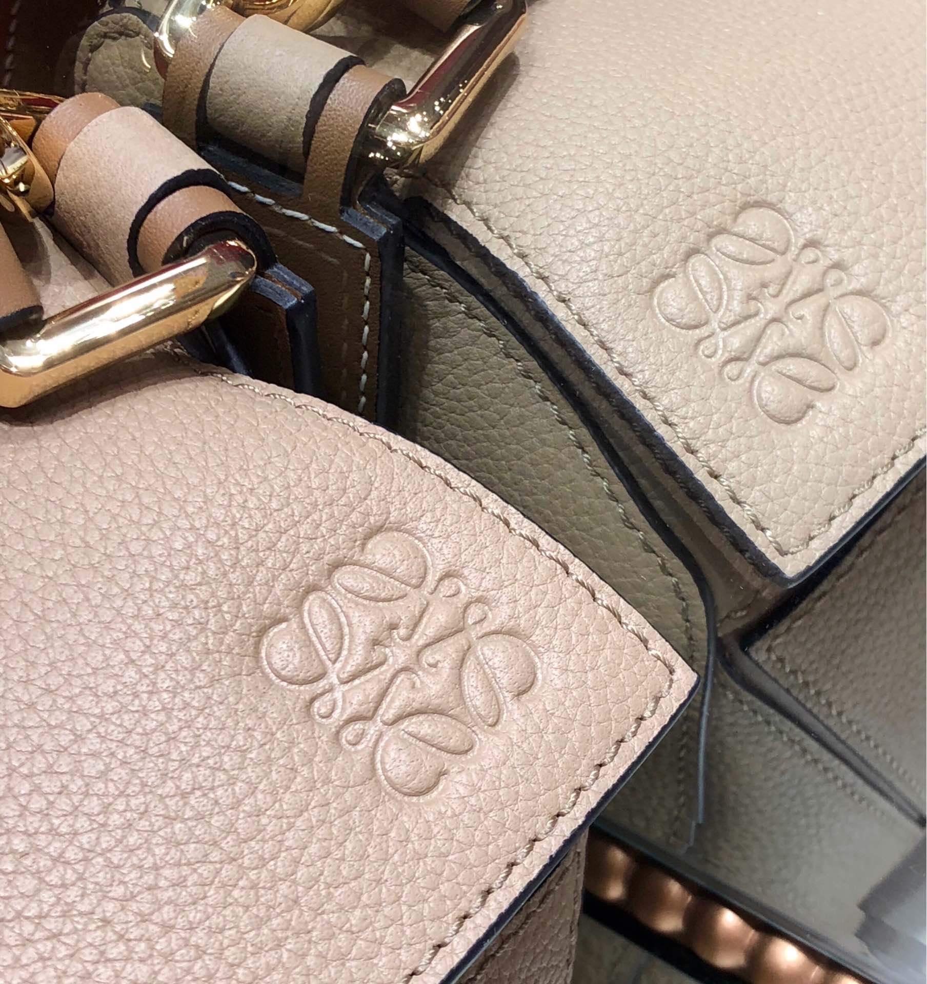 Handbags LOEWE ZP size:2414-11 cm - vstockx