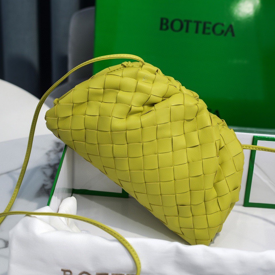 handbags Bottega Veneta The pouch size:23*13*8 - vstockx