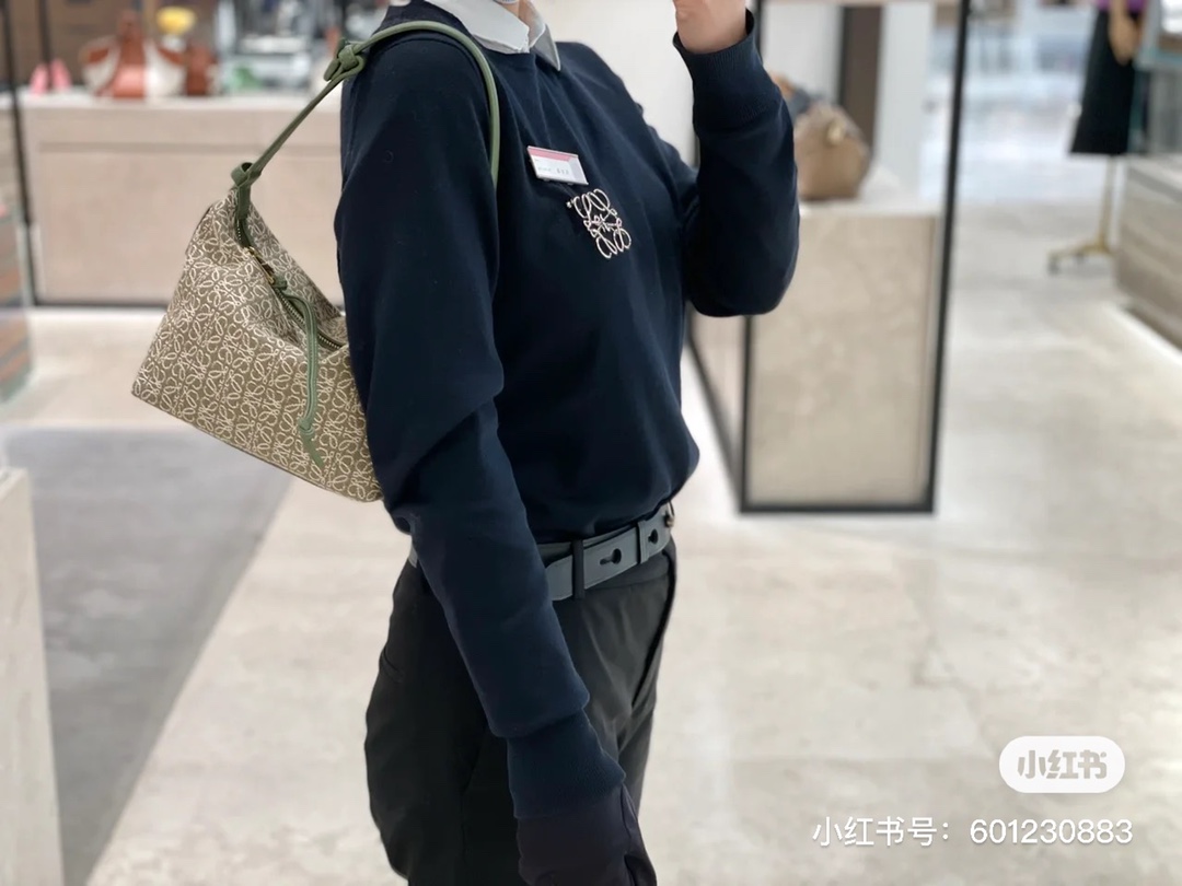 Handbags LOEWE  size:21-12-12.5 cm - vstockx