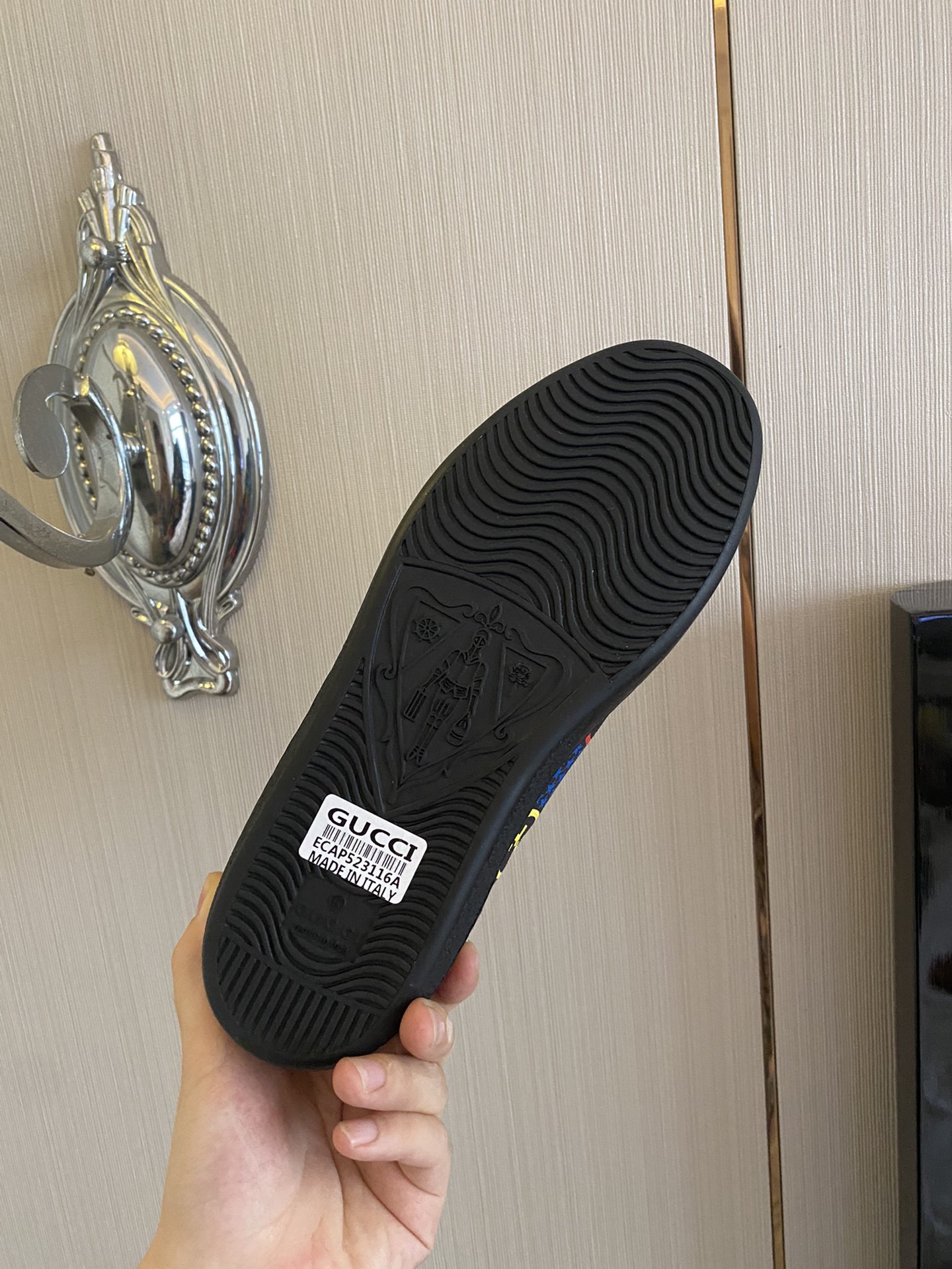 Gucci Women's Ace sneaker with bee sneaker 4 - vstockx